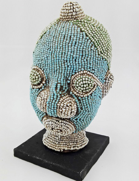Testa africana con perline
