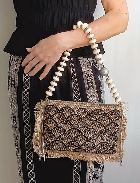 Borsa pochette ricamata